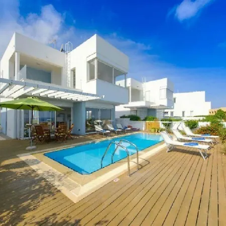 فيلة “your Luxury Sea Front Villa” - 01 *
