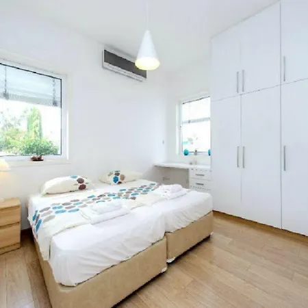 فيلة “your Luxury Sea Front Villa” - 01 *